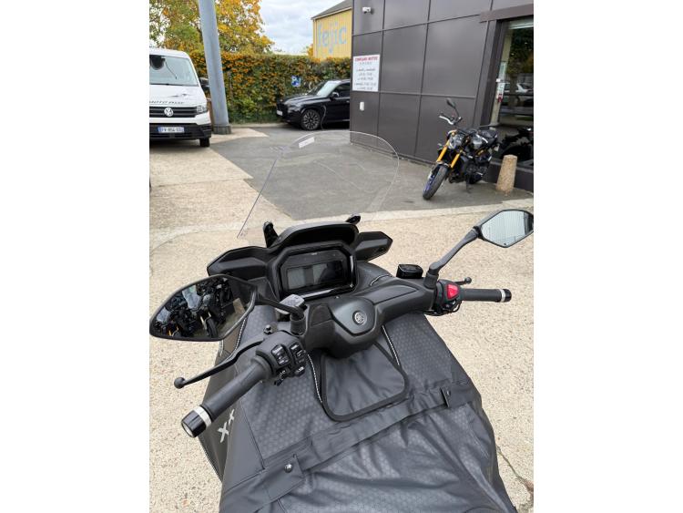 YAMAHA X-MAX 125 TECH MAX +