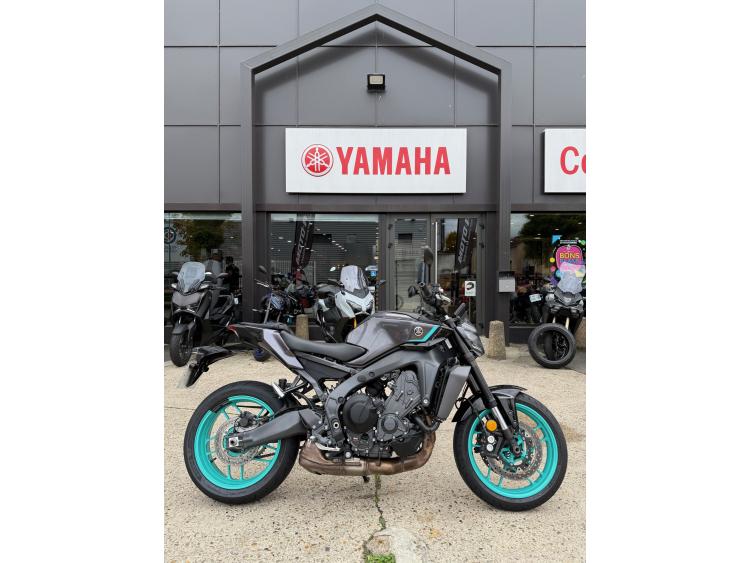 YAMAHA MT-09