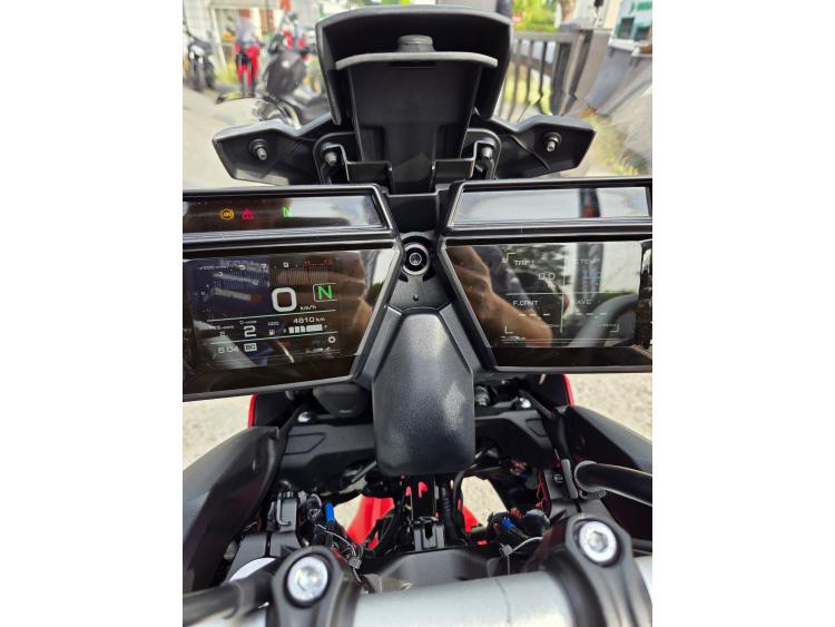 YAMAHA TRACER 9
